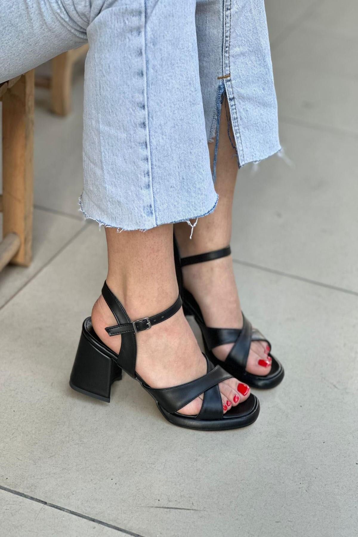 Mida Shoes Y171 Siyah Deri Çapraz Bantlı Kadın Topuklu Ayakkabı