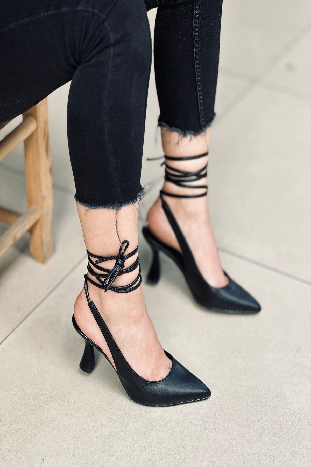 Mida Shoes Y414 Siyah Deri Uzun Bağcıklı Kadın Topuklu Ayakkabı