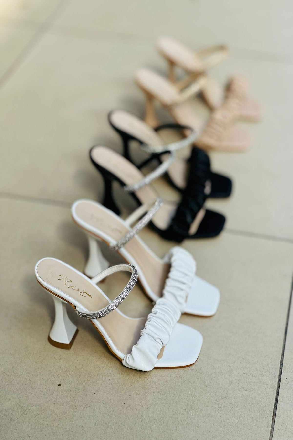 Mida Shoes Y819 Beyaz Deri Tek Bantlı Önü Açık Kadın Topuklu Ayakkabı