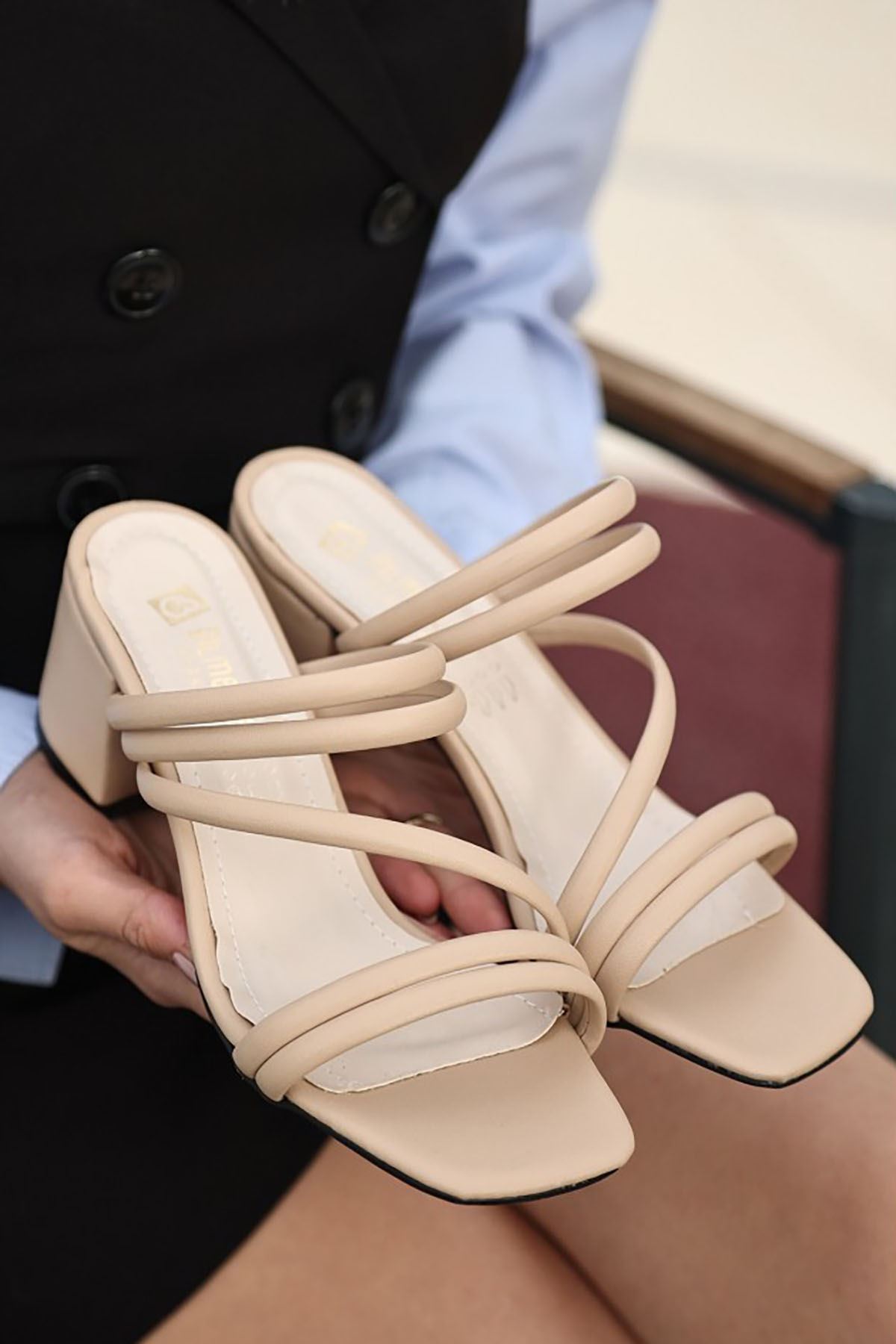 ERBSARAİ Vizon Deri Üç Bantlı Arkası Açık Kadın Topuklu Ayakkabı