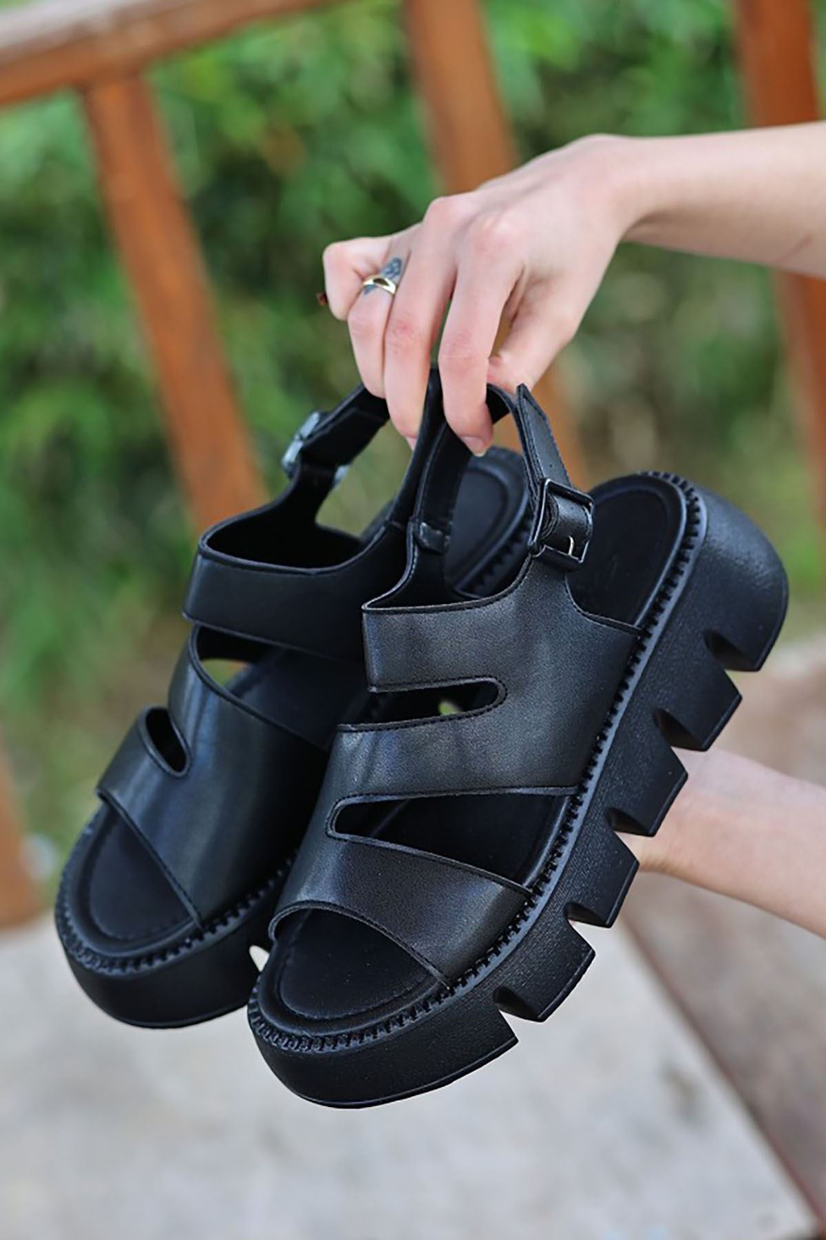 Mida Shoes ERBTowi Siyah Deri Dolgu Topuk Kadın Sandalet