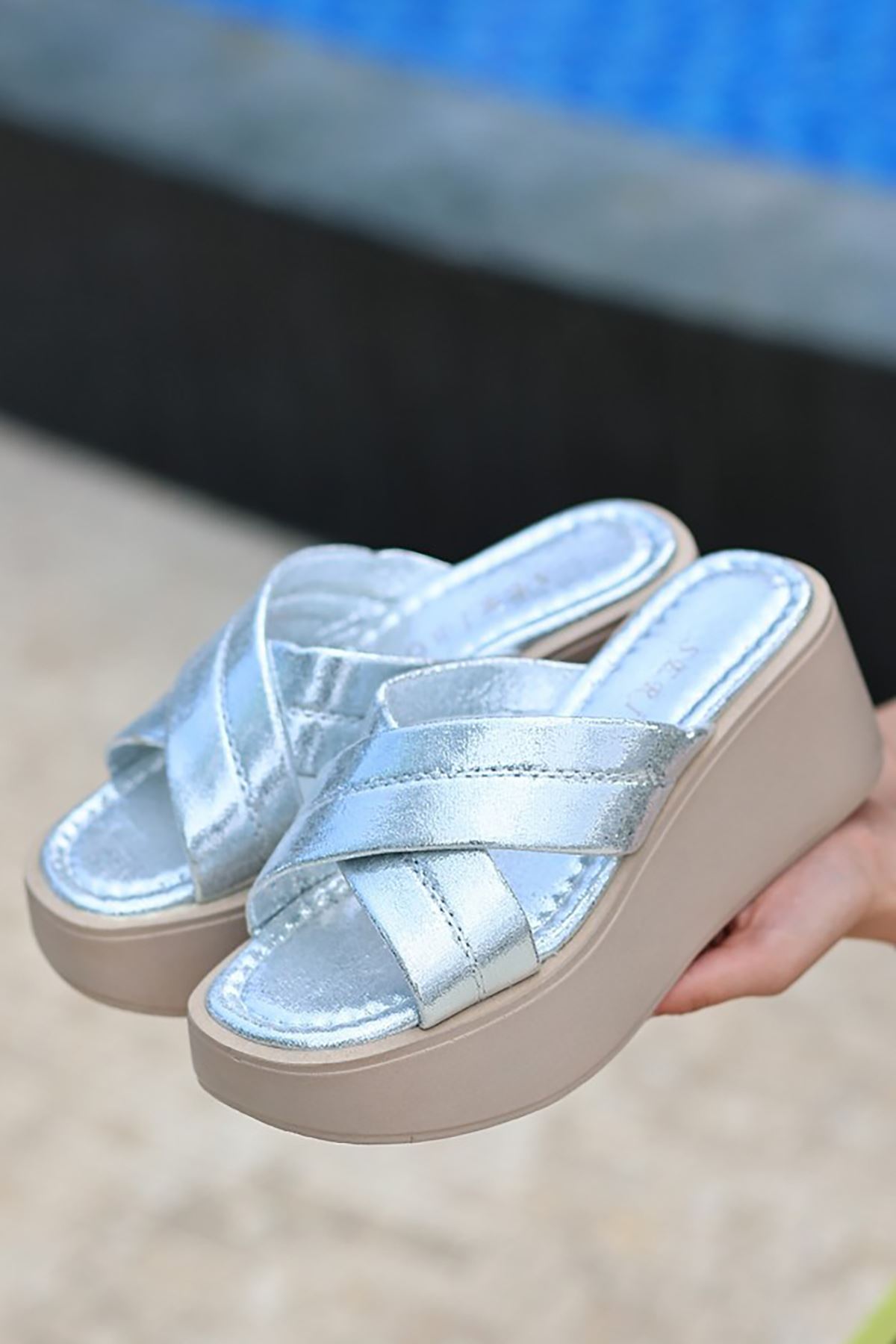 Mida Shoes ERBOben Gümüş Deri Kadın Dolgu Topuk Terlik