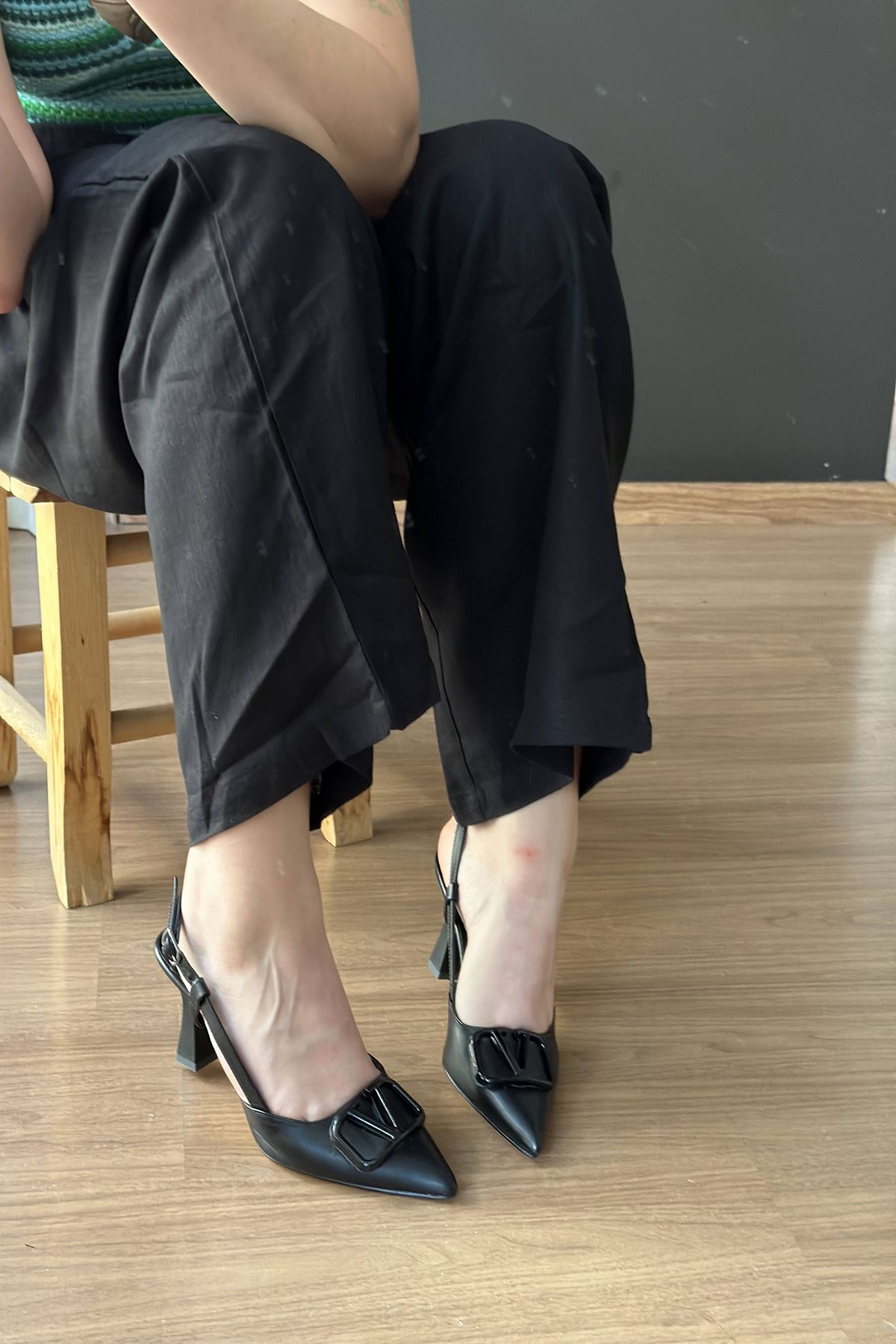 Mida Shoes Y3033 Siyah Deri Tokalı Kadın Topuklu Ayakkabı