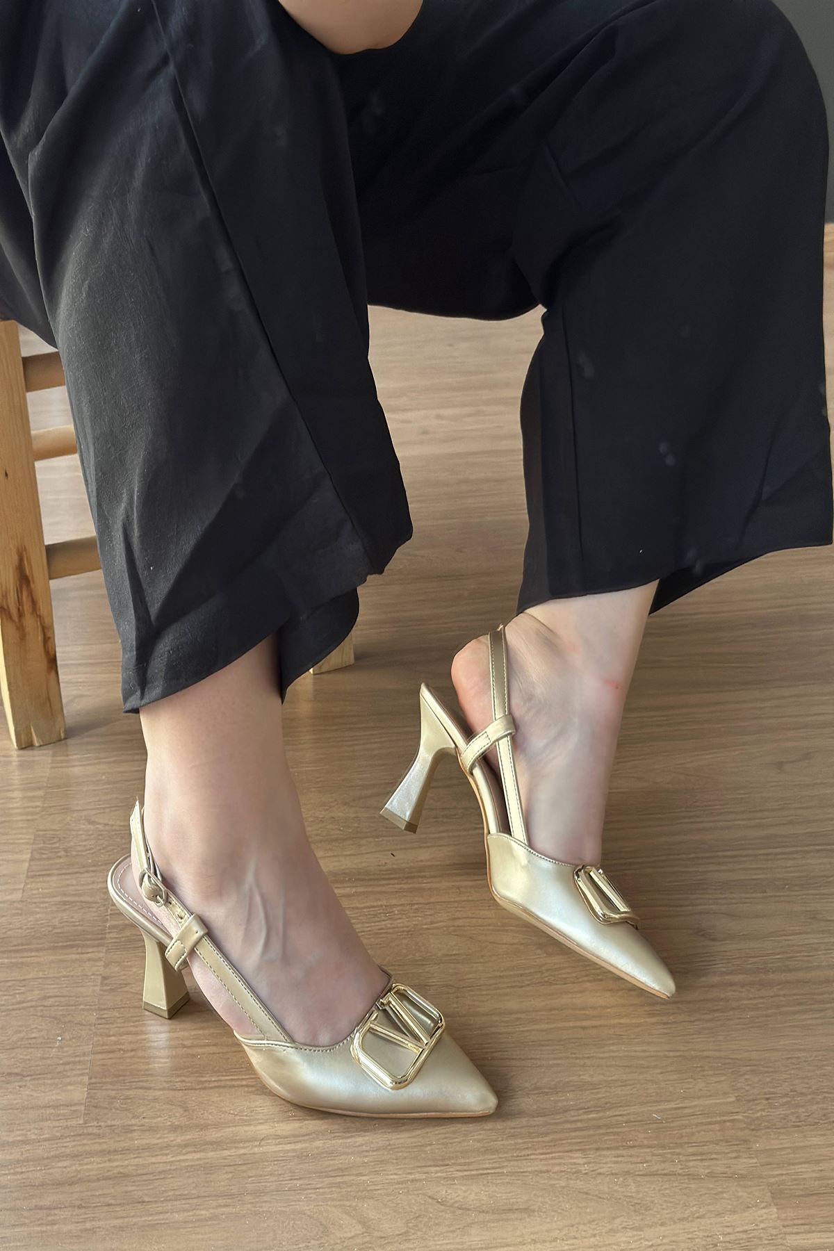 Mida Shoes Y3033 Gold Deri Tokalı Kadın Topuklu Ayakkabı