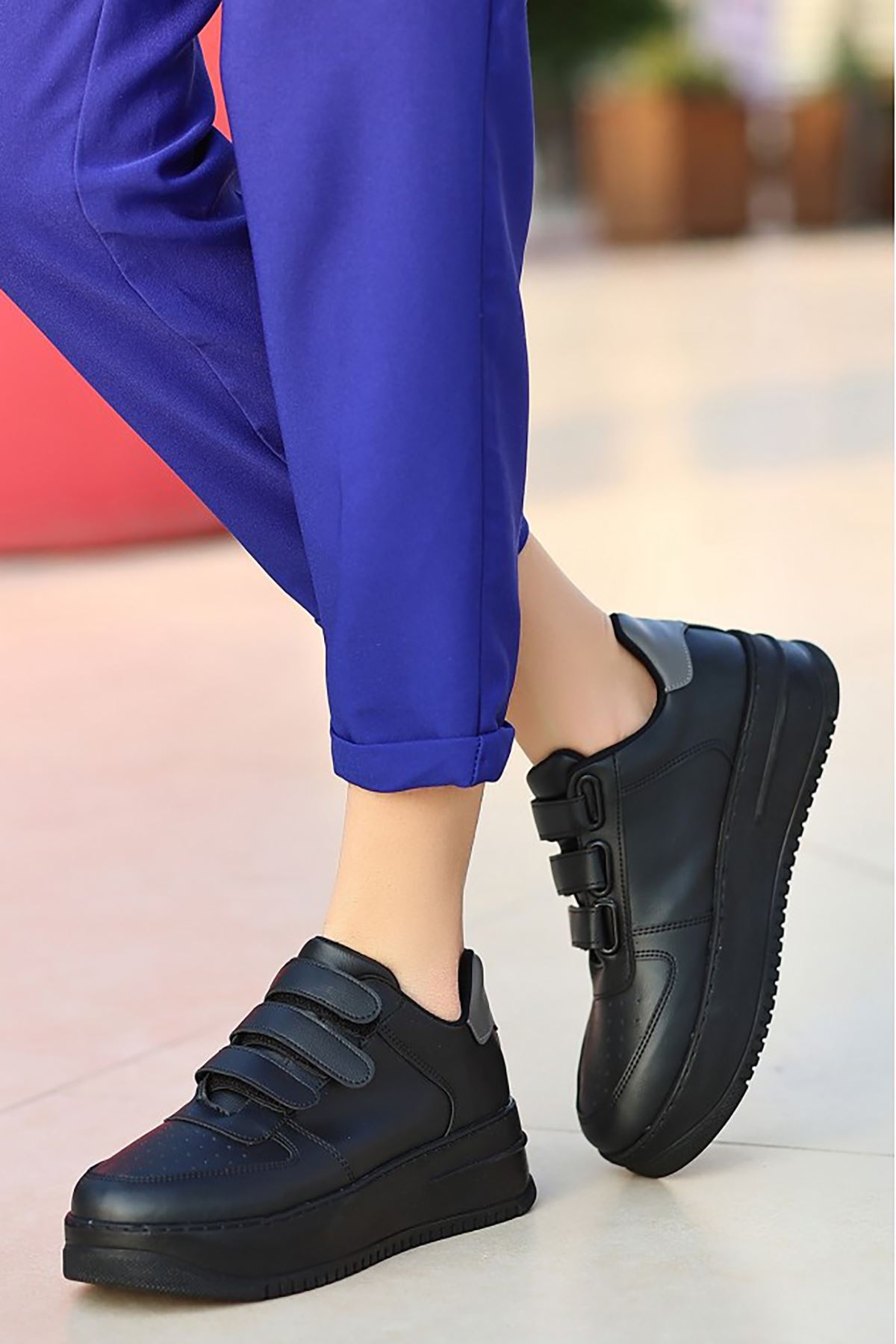 Mida Shoes ERBPagin Siyah Cırt Cırtlı Kadın Spor Ayakkabı