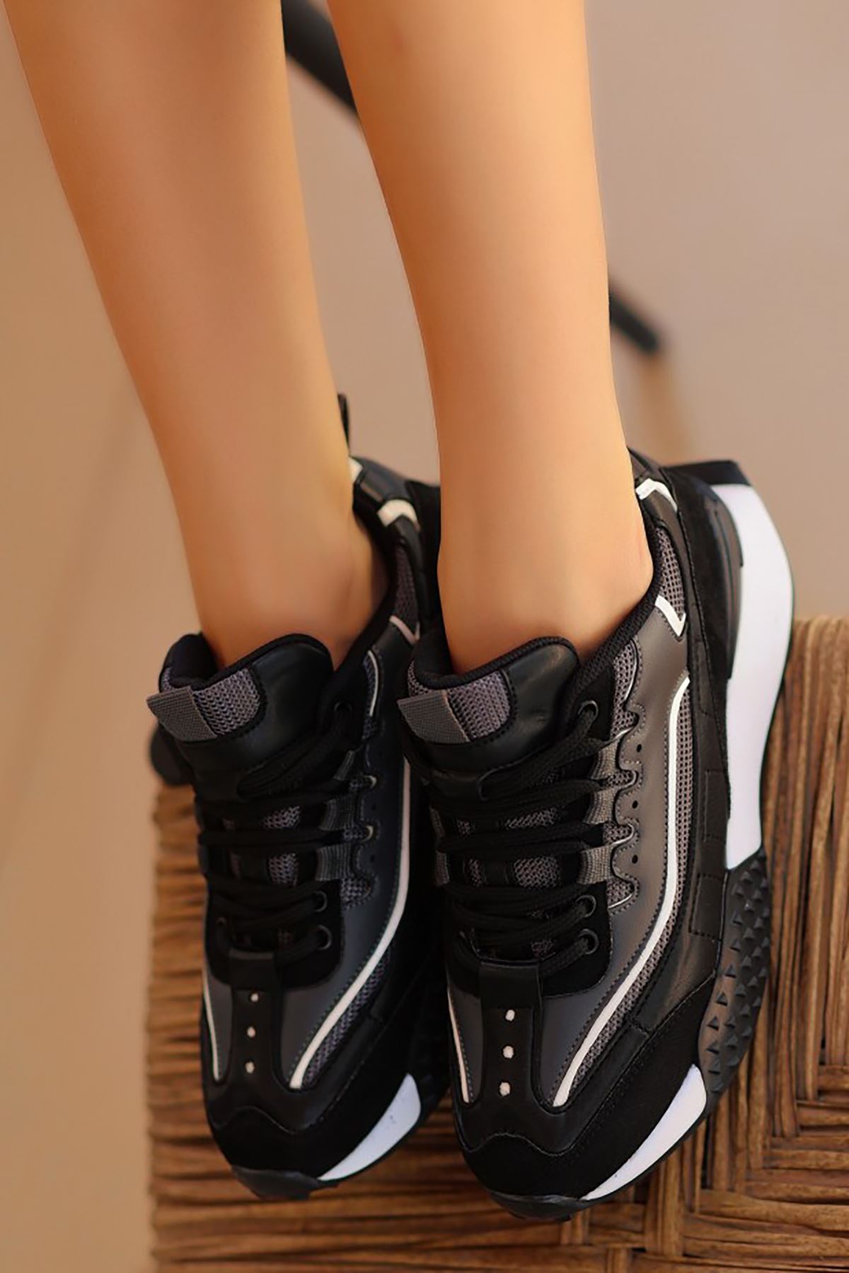 Mida Shoes ERBJeyar Siyah Beyaz Deri Bağcıklı Kadın Spor Ayakkabı