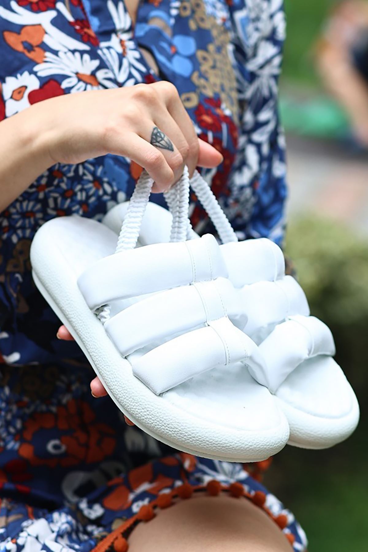 Mida Shoes ERBHara Beyaz Deri Lastikli Kadın Sandalet