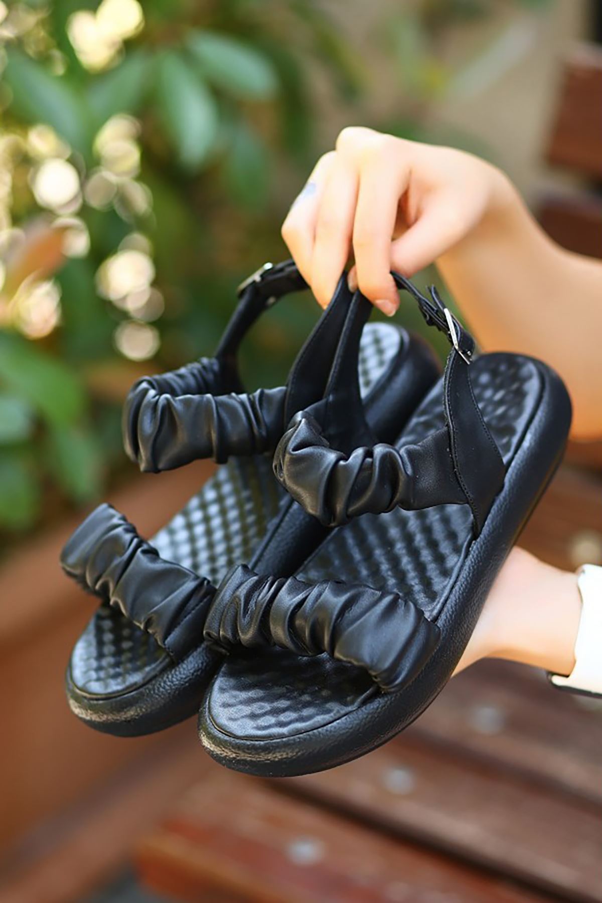 Mida Shoes ERBCandi Siyah Deri Lastikli Kadın Sandalet
