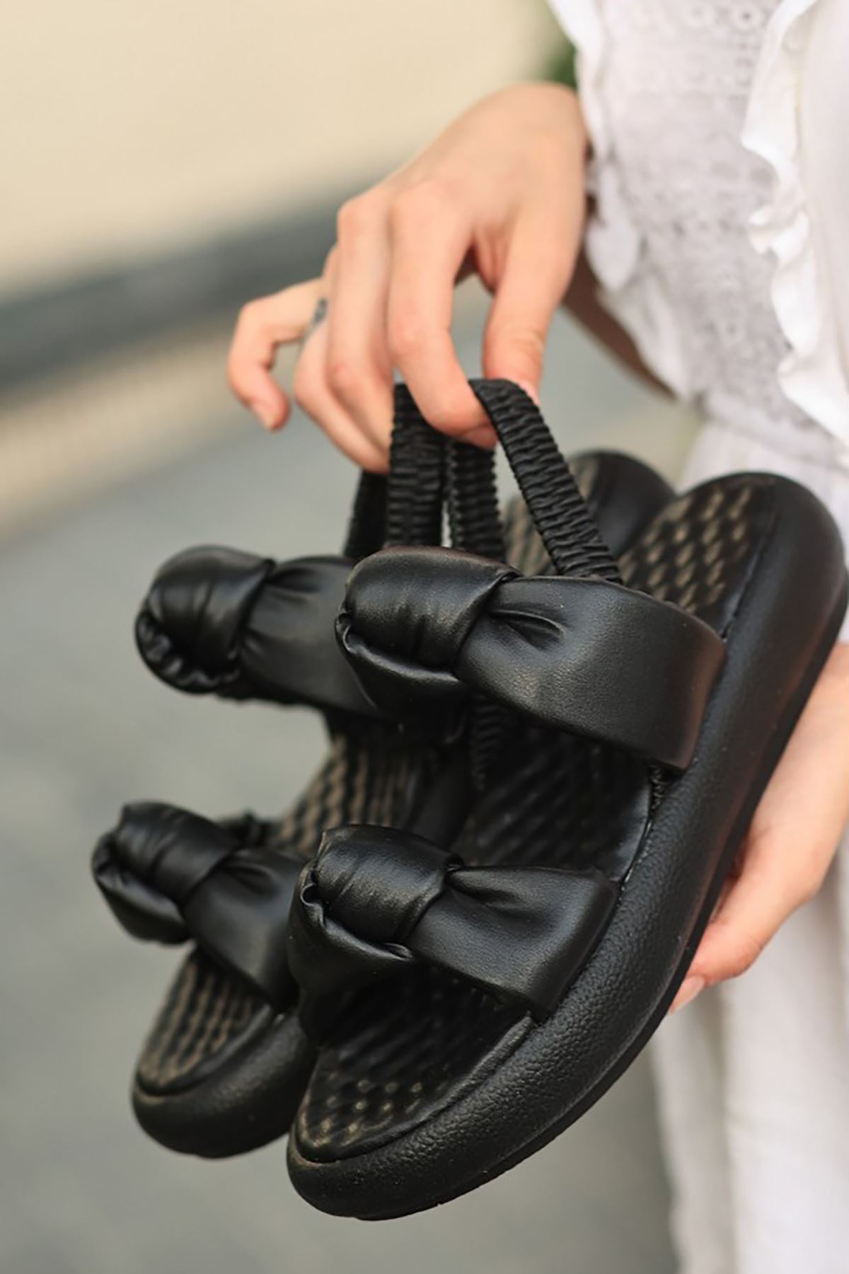 Mida Shoes ERBEcet Siyah Deri Lastikli Kadın Sandalet