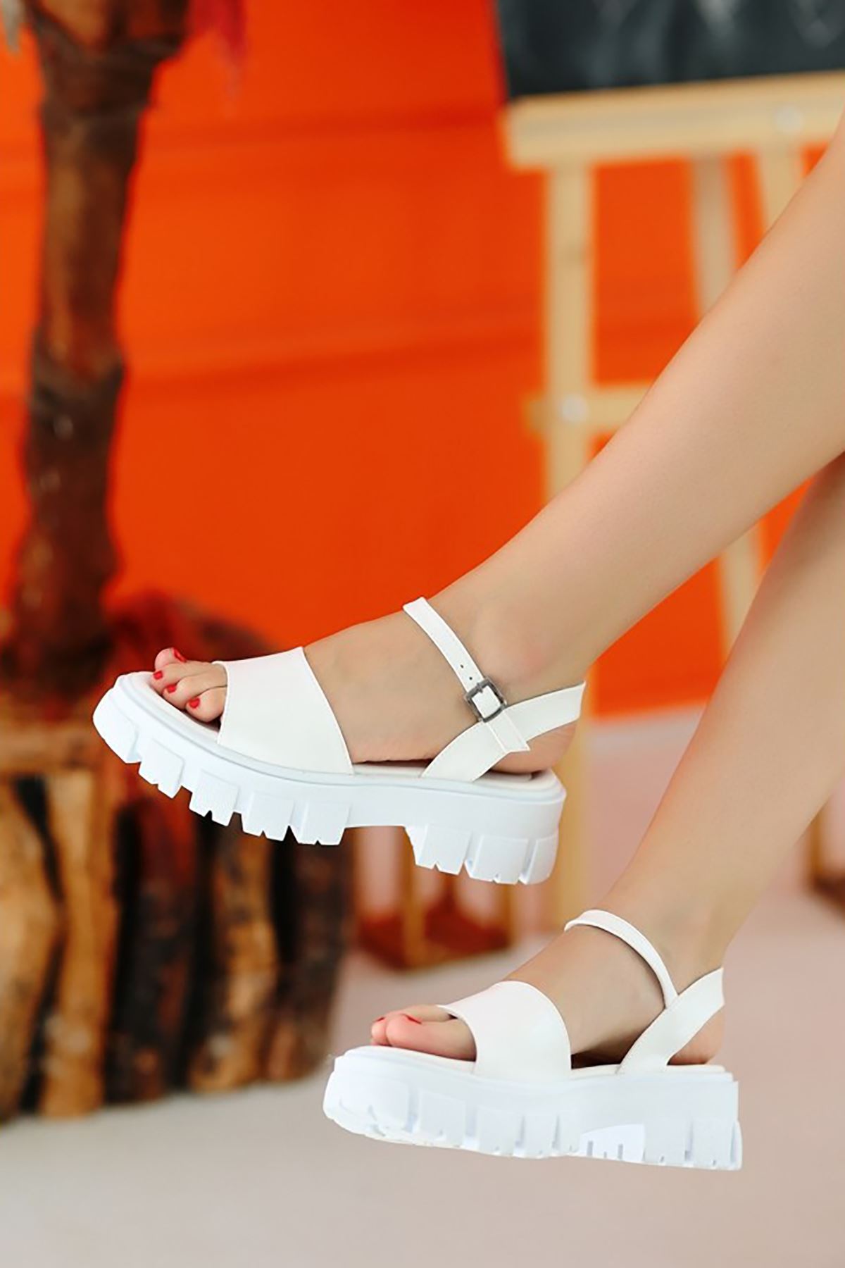 Mida Shoes ERBFian Beyaz Deri Tek Bant Dolgu Topuk Kadın Sandalet