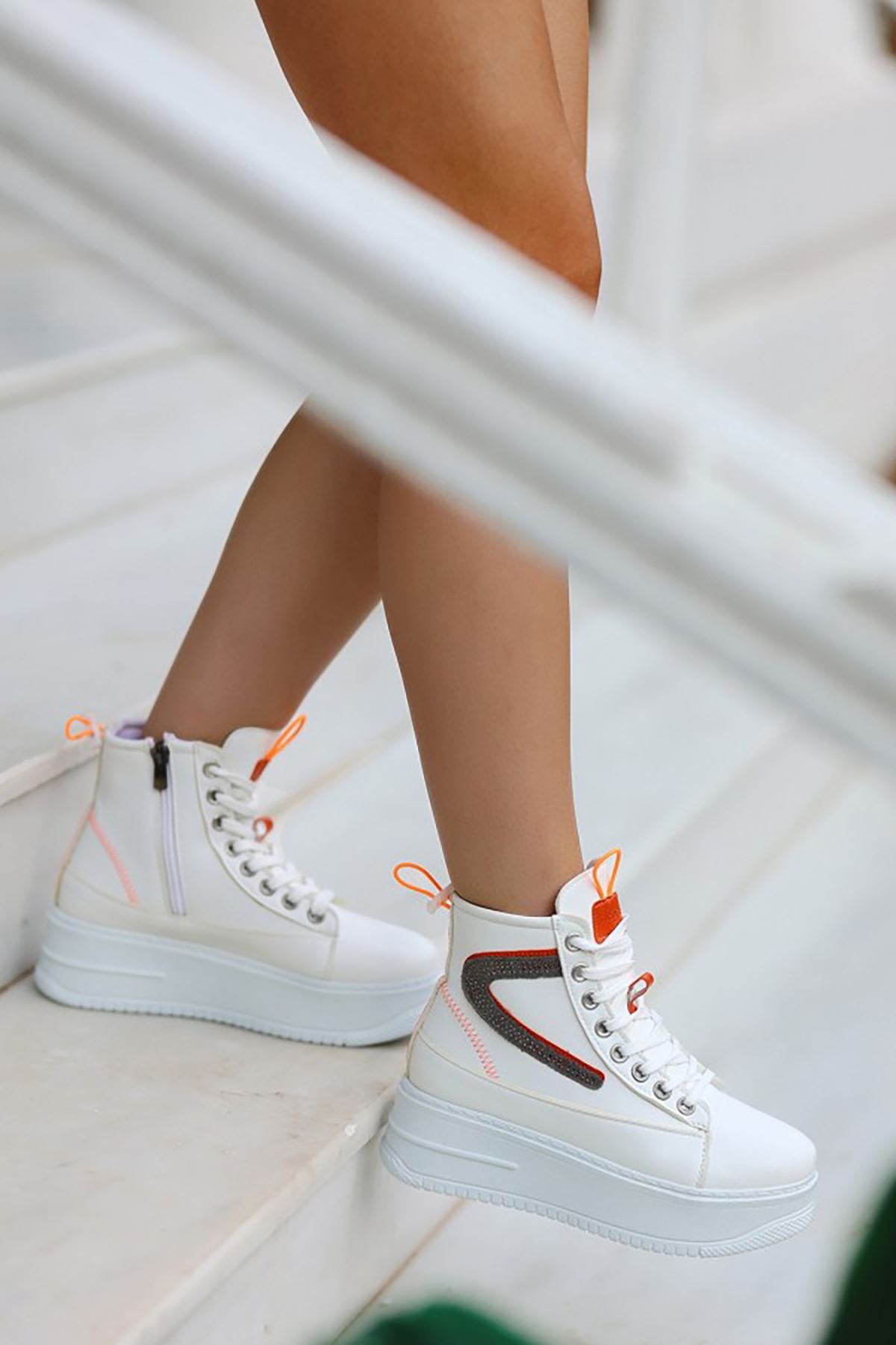Mida Shoes ERBPone Beyaz Turuncu Detaylı Deri Bağcıklı Kadın Spor Bot