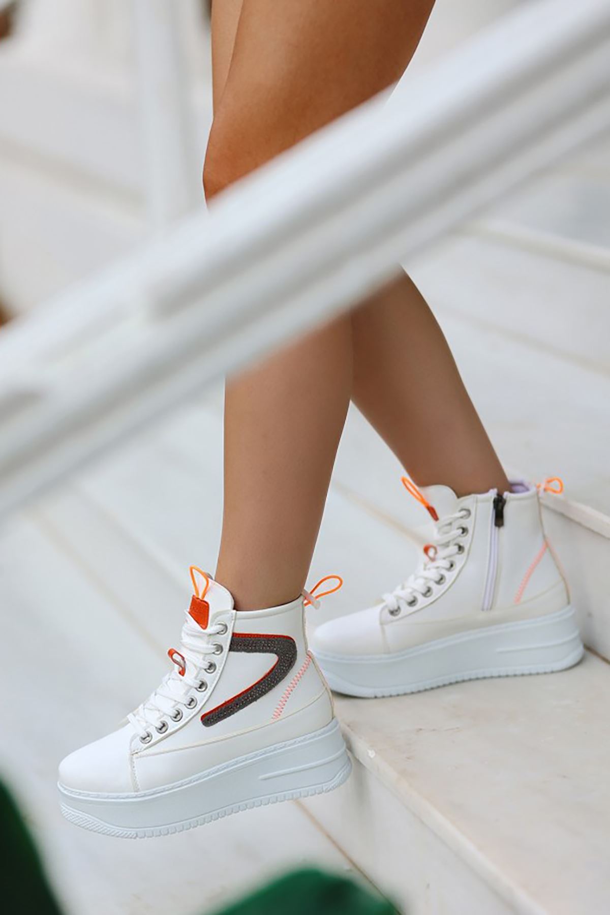 Mida Shoes ERBPone Beyaz Turuncu Detaylı Deri Bağcıklı Kadın Spor Bot
