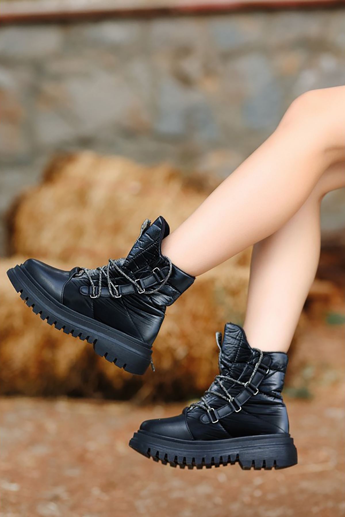 Mida Shoes Oina Siyah Deri Bağcıklı Kadın Bot