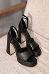 YVENUS Siyah Deri Platform Tek Bant Topuklu Ayakkabı