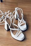 YVİCKY Beyaz Deri Platform Tek Bant Topuklu Ayakkabı
